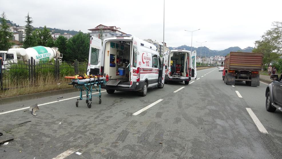 Trabzonda turistleri taşıyan minibüs devrildi: 3ü ağır 6 yaralı