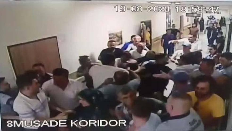 Hasta yakınları güvenlik görevlilerini darbetti; o anlar kamerada