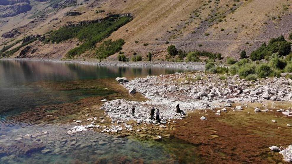 Sıcaktan bunalan vatandaşlar Nemrut Krater Gölü’ne akın etti