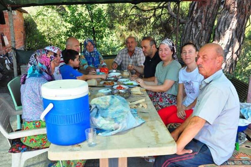 Babasından habersiz okuduğu okulsuz köyden, Sorbonnea