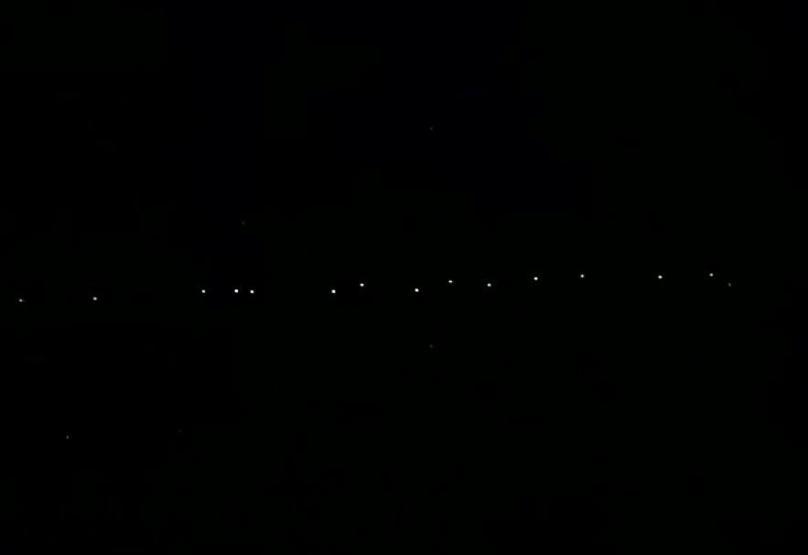Vatandaşlar şaşkınlıkla izledi Starlink uyduları Diyarbakır semalarında
