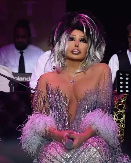Bülent Ersoydan sahnede dans şov