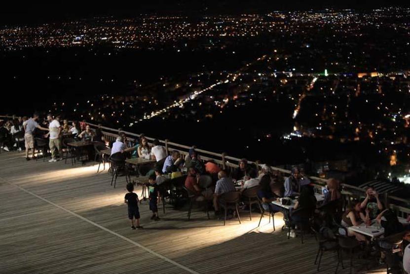 Sıcak havalarda Seyir Tepesi Denizlili vatandaşın gözde yeri oldu