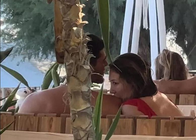 Yasmin Erbil ile Yiğit Poyraz Bodrumda aşka geldi