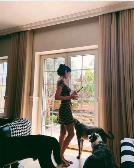 Hande Erçel ev halini paylaştı Elbisesinin fiyatı ortaya çıktı