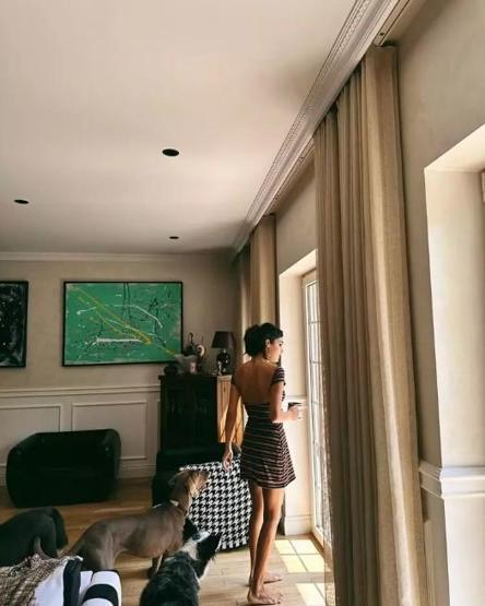 Hande Erçel ev halini paylaştı Elbisesinin fiyatı ortaya çıktı