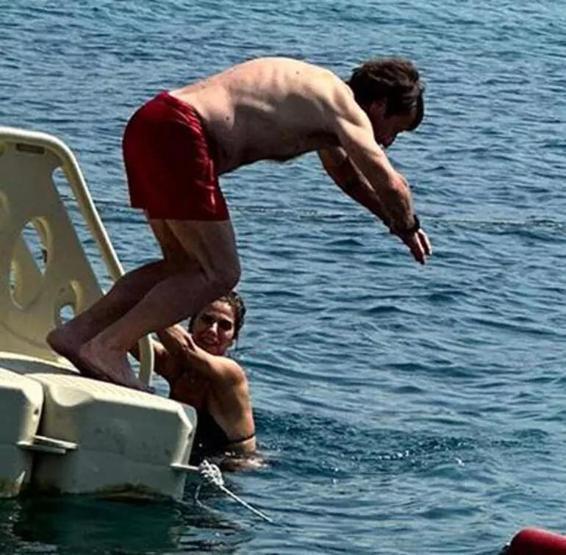 Kaya Çilingiroğlu sevgilisiyle Bodrumda El ele yürüdüler