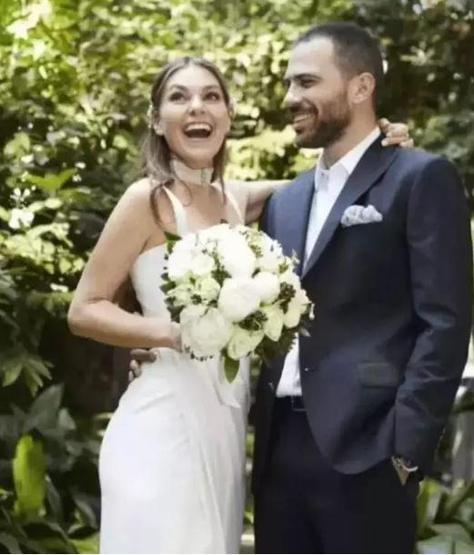 Çiçeği burnunda anne Aslı Enver’den mutluluk pozu