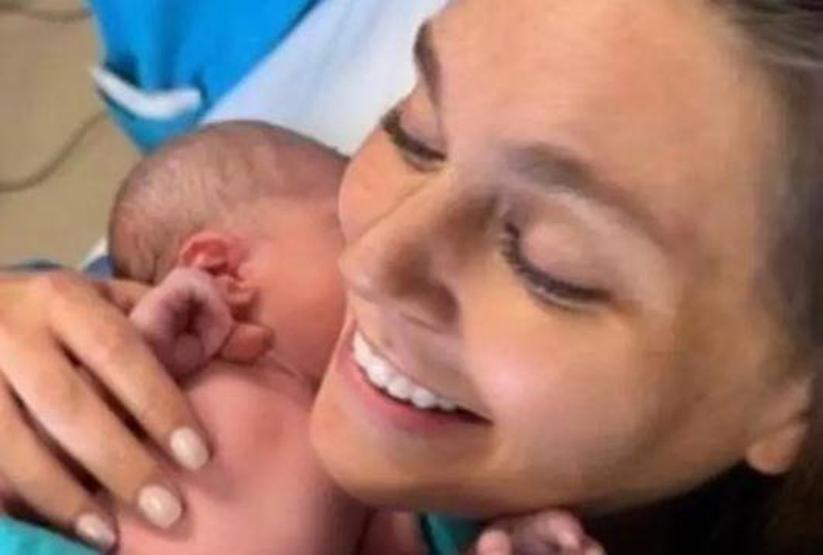 Çiçeği burnunda anne Aslı Enver’den mutluluk pozu