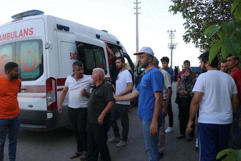 Sakarya’da traktör devrildi: Römorktaki 13 kişi yaralandı