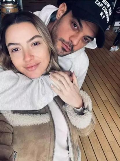 Makyajsız fotoğrafını paylaşan Hadiseden imalı açıklama