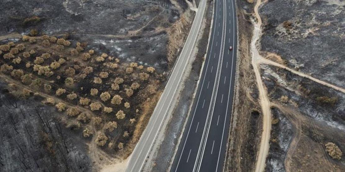 Yunanistan’da yangının yol açtığı tahribat görüntülendi: 150 bin hektar alan kül oldu