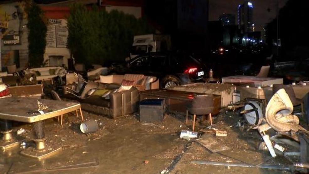 Mobilyacılar sitesini sel aldı Fotoğraflarla afetin boyutu