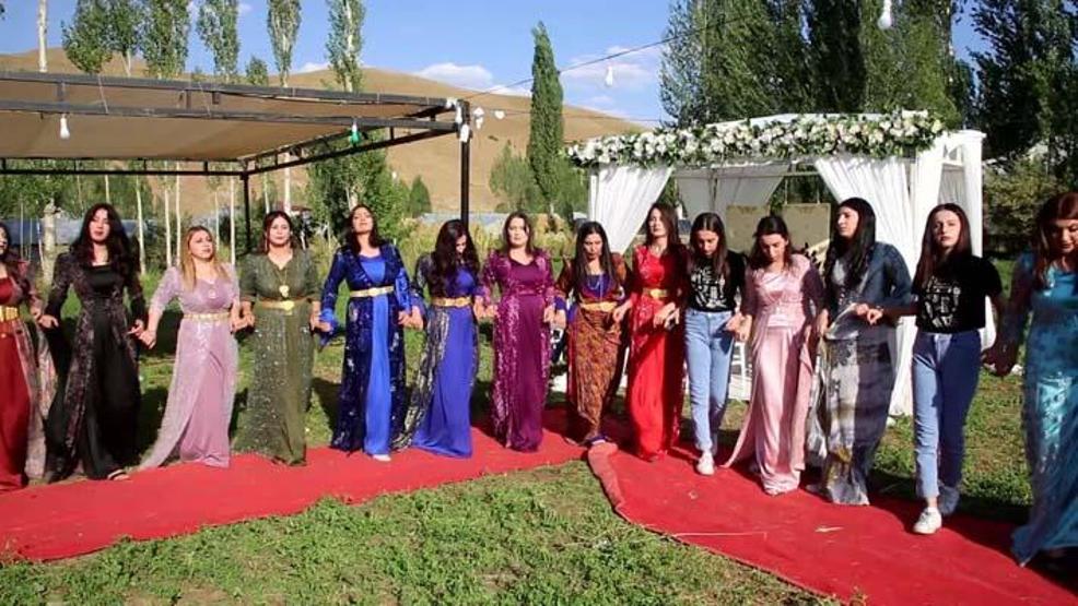 Aşiret düğünleri bildiğiniz gibi: Geline kilolarca altın, damada ise 2 milyon TL takıldı