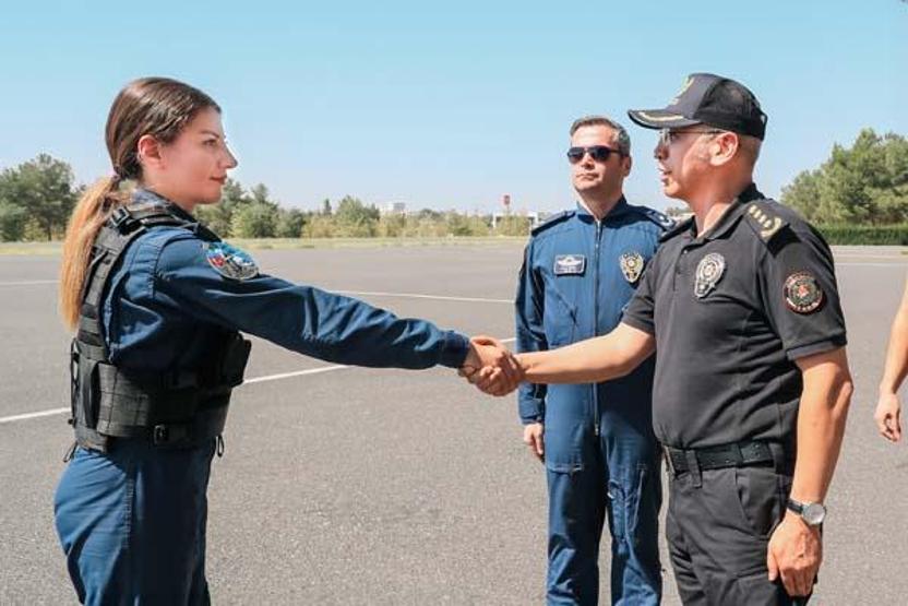 Türkiyenin ilk kadın taarruz helikopter pilotu, Diyarbakır semalarında uçtu