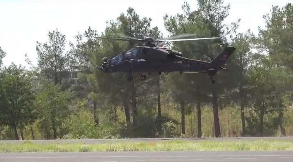 Türkiyenin ilk kadın taarruz helikopter pilotu, Diyarbakır semalarında uçtu