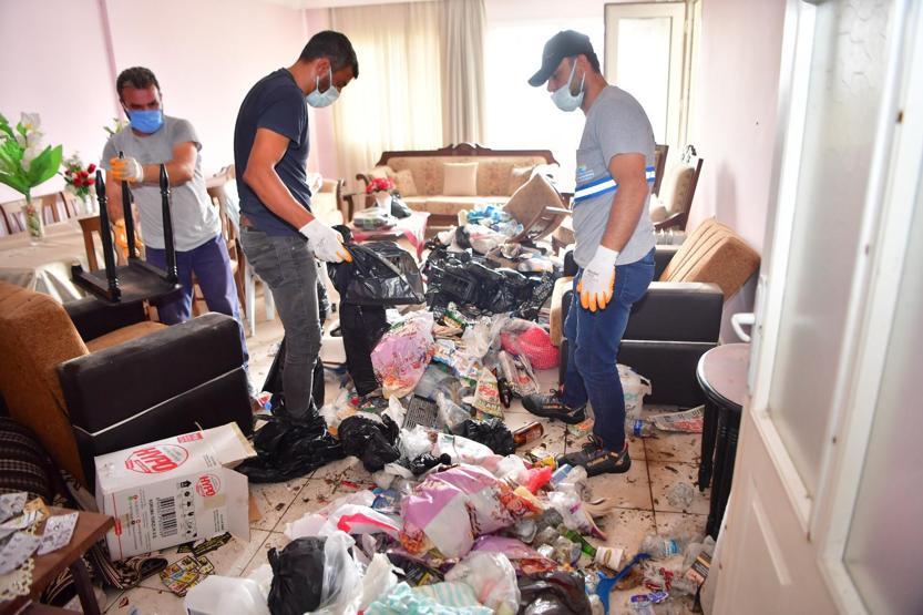 20 ton çöp çıkan evin sahibi: Yapmayın, bunlar yılların emeği