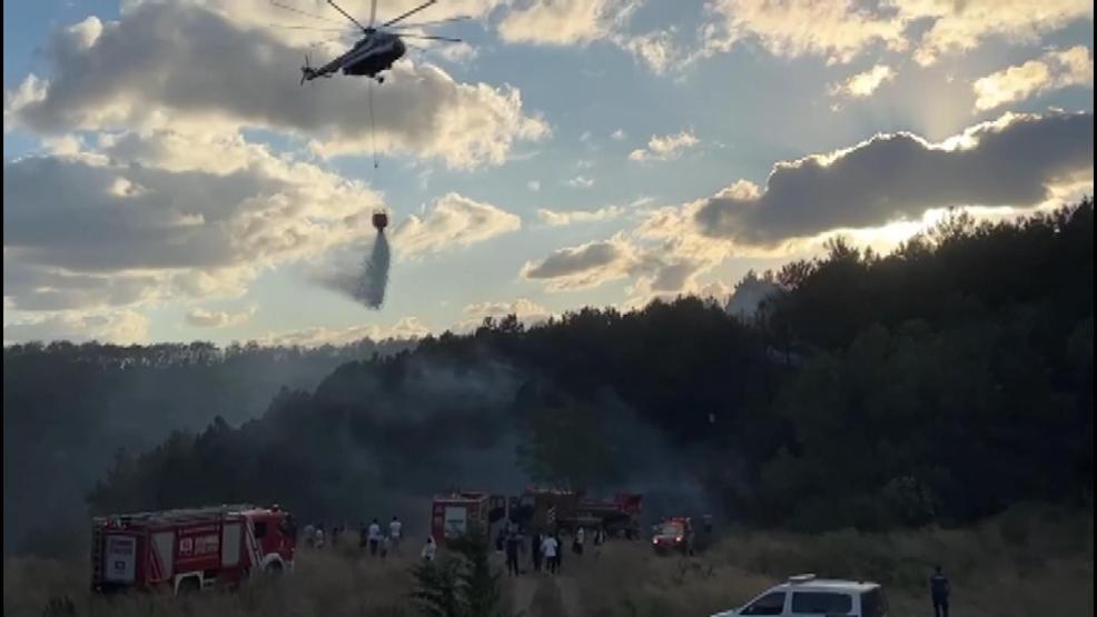 Sarıyerde ormanlık alandaki yangın helikopterle söndürüldü
