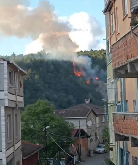 Sarıyerde ormanlık alandaki yangın helikopterle söndürüldü