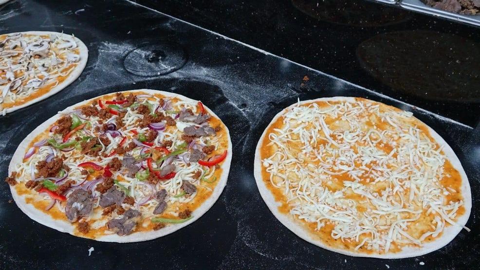 43 yıl sonra döndüğü köyünde pizzacı dükkanı açtı