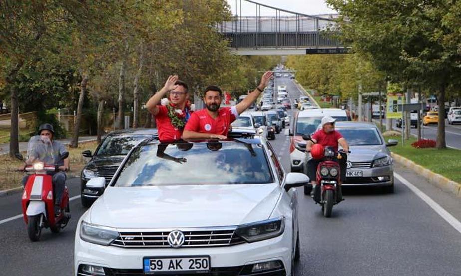 Down sendromlu rekortmen Avrupa şampiyonu Emirhana özel karşılama