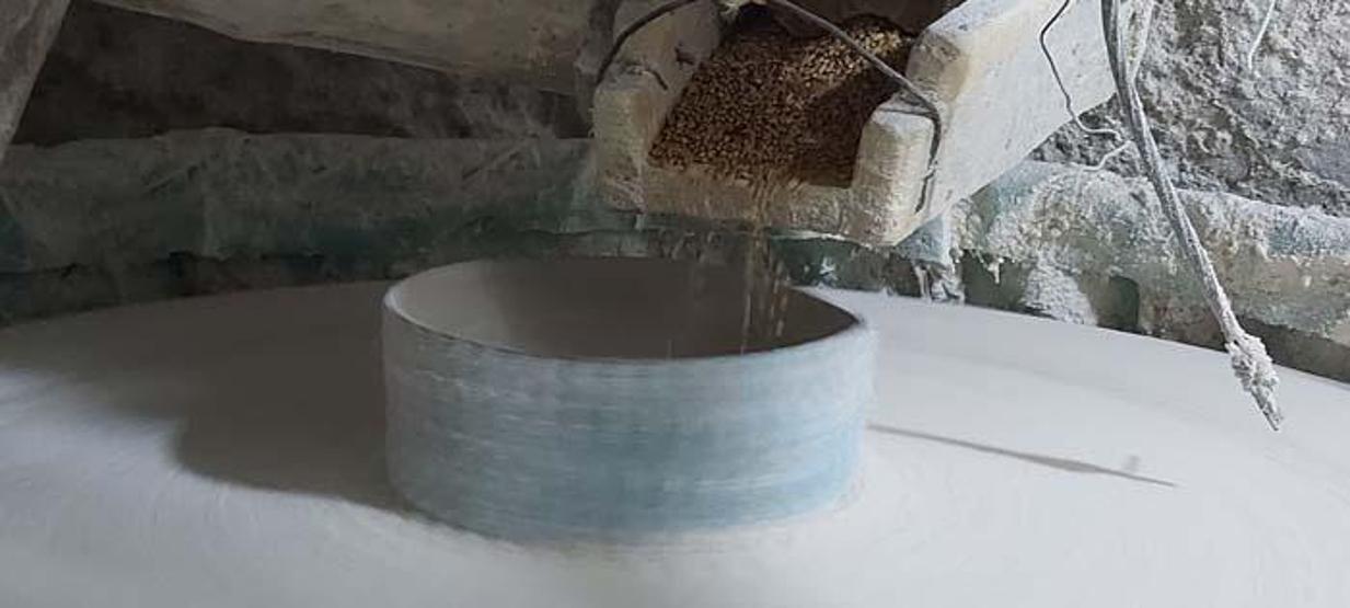 Erzurum’da baba yadigârı su değirmeni