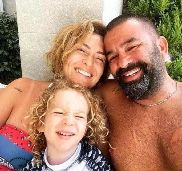 Ceyda Düvenciden dikkat çeken gönderme