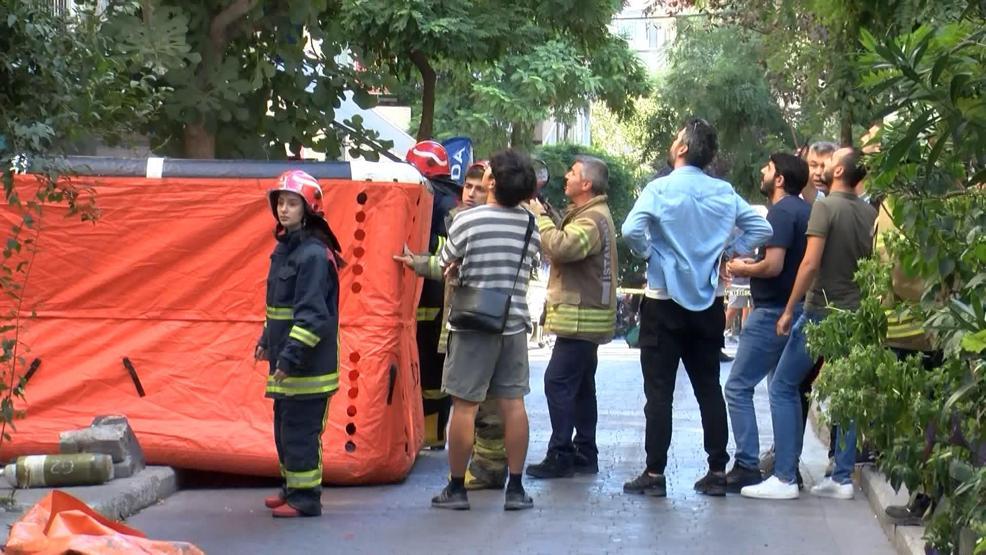 Beyoğlunda intihar merakı: Yol kapandı, mahalleli seyretti