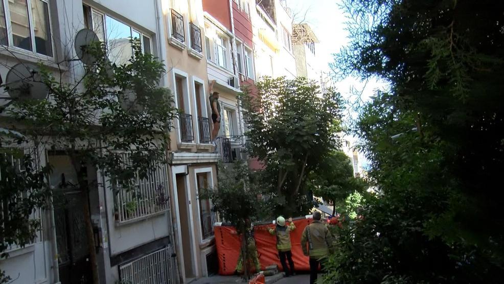 Beyoğlunda intihar merakı: Yol kapandı, mahalleli seyretti