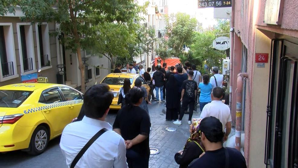 Beyoğlunda intihar merakı: Yol kapandı, mahalleli seyretti