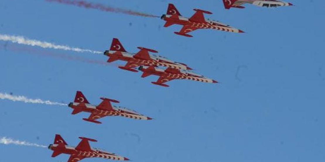 Türk Yıldızları Eskişehirde nefesleri kesti