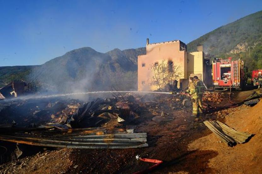 Kastamonu’da 10 ev ve 3 ahırın etkilendiği yangın söndürüldü
