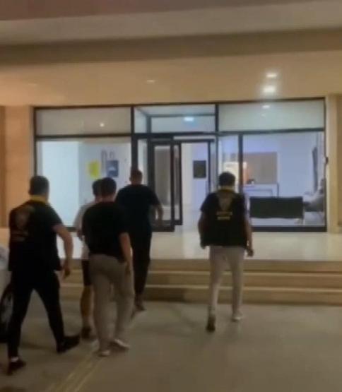 Havaya ateş edip sosyal medyada paylaştılar