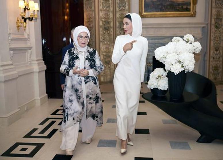 Emine Erdoğan, Katar Emiri Al Saninin annesi Şeyha Moza bint Nasırla görüştü