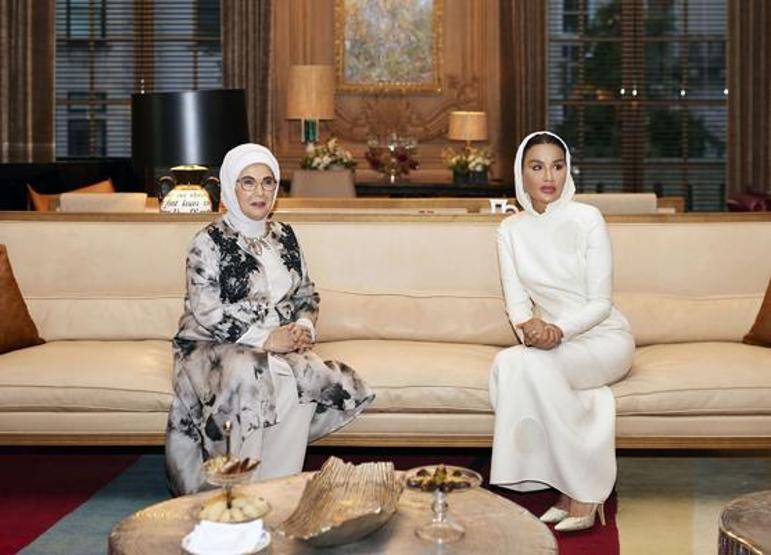 Emine Erdoğan, Katar Emiri Al Saninin annesi Şeyha Moza bint Nasırla görüştü