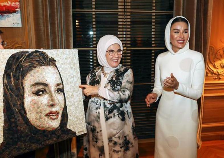 Emine Erdoğan, Katar Emiri Al Saninin annesi Şeyha Moza bint Nasırla görüştü