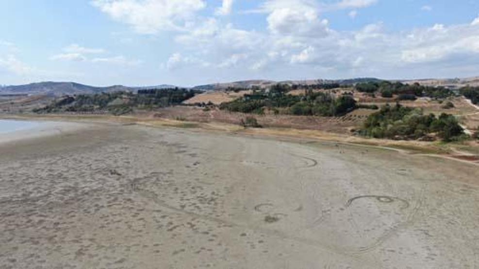 Tehlike çanları çalıyor İstanbulda barajlardaki doluluk oranı yüzde 25in altına düştü
