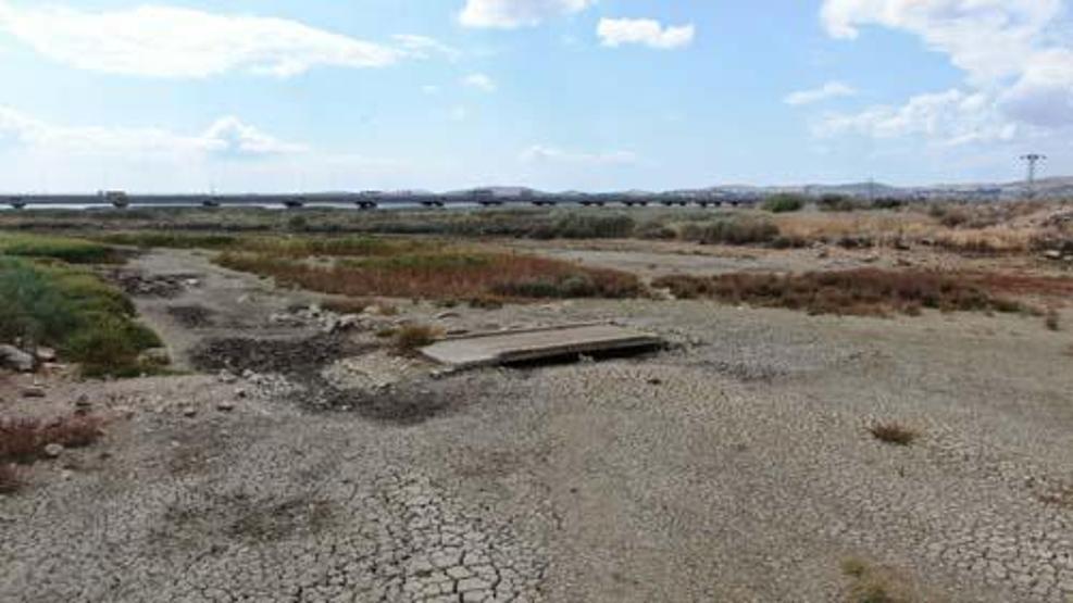 Tehlike çanları çalıyor İstanbulda barajlardaki doluluk oranı yüzde 25in altına düştü