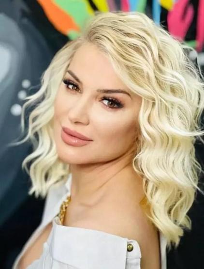 Songül Karlı gözlüklü imajını paylaştı