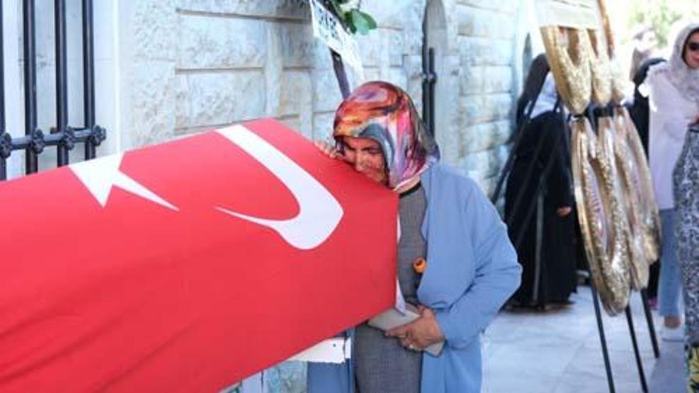Pilot Mehmet Akif Tutuk gözyaşları içinde son yolculuğuna uğurlandı