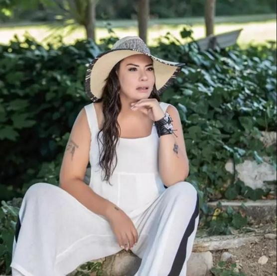 Demet Akalın ve Işın Karaca karşı karşı geldi