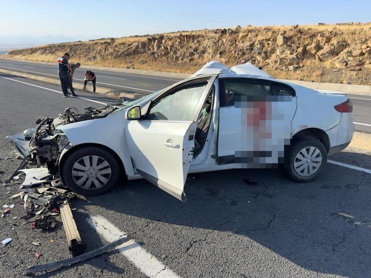 Elazığ’da otomobil kamyonete arkadan çarptı: 1 ölü