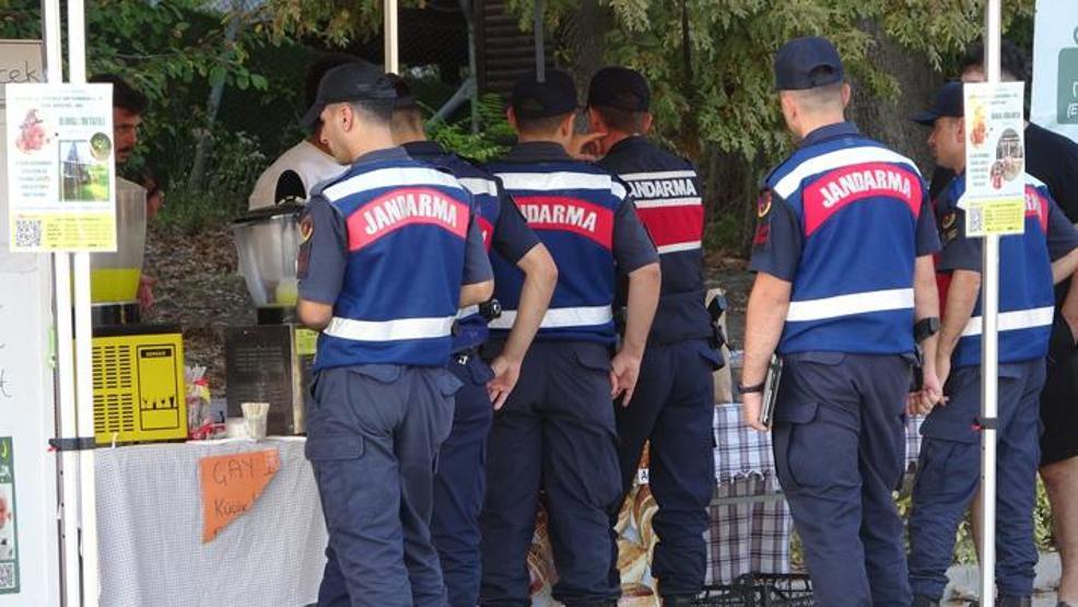Tavuklu pilav yiyen 20 kişi hastanelik oldu