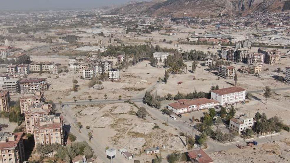 Enkazın yüzde 72’sinin kaldırıldığı Hatay’da, vatandaş yıllarca yaşadığı sokakları tanıyamaz hale geldi