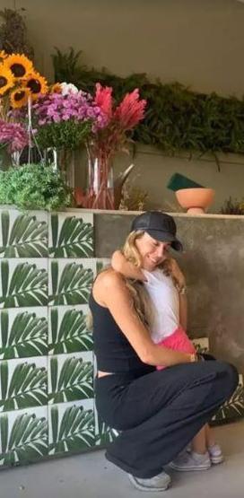Sinem Kobal büyük kızının son halini paylaştı
