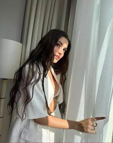 Hande Erçel dizi setinde sınava girdi