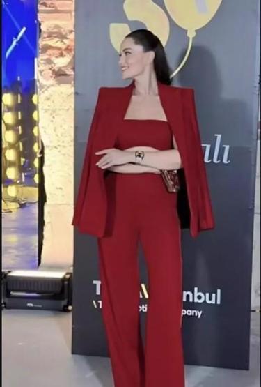 Fahriye Evcenin kombininin fiyatı dudak uçuklattı