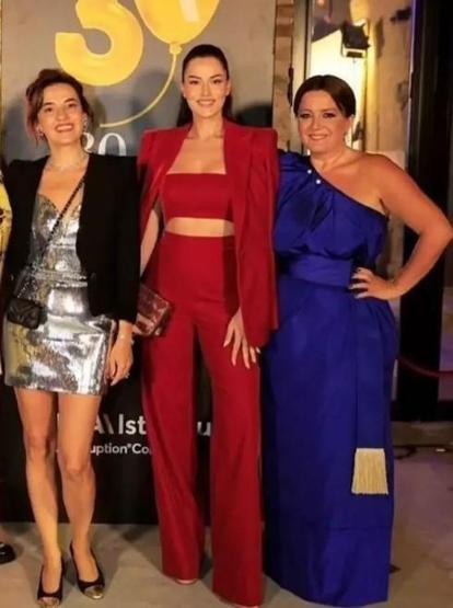 Fahriye Evcenin kombininin fiyatı dudak uçuklattı