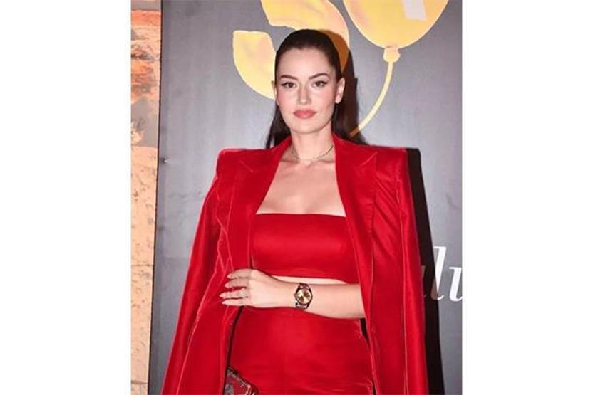 Fahriye Evcen üzerinde bir servet taşıyor