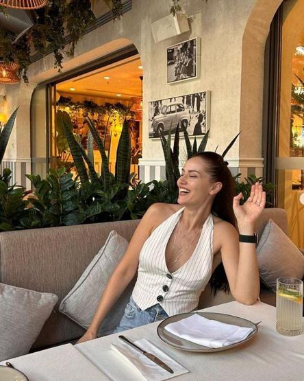 Fahriye Evcen üzerinde bir servet taşıyor